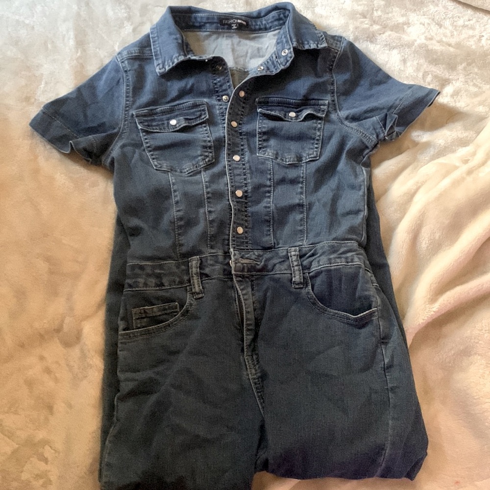 Denim Jumpsuit, size medium. Fashion Nova ♡︎